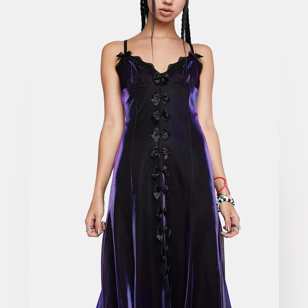 Delia Iridescent Organza Midi Dress 🖤